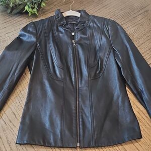 Black leather jacket size S Tahari excellent condition